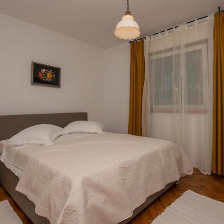 Nice Apartment In Tucepi With Wifi Kültér fotó