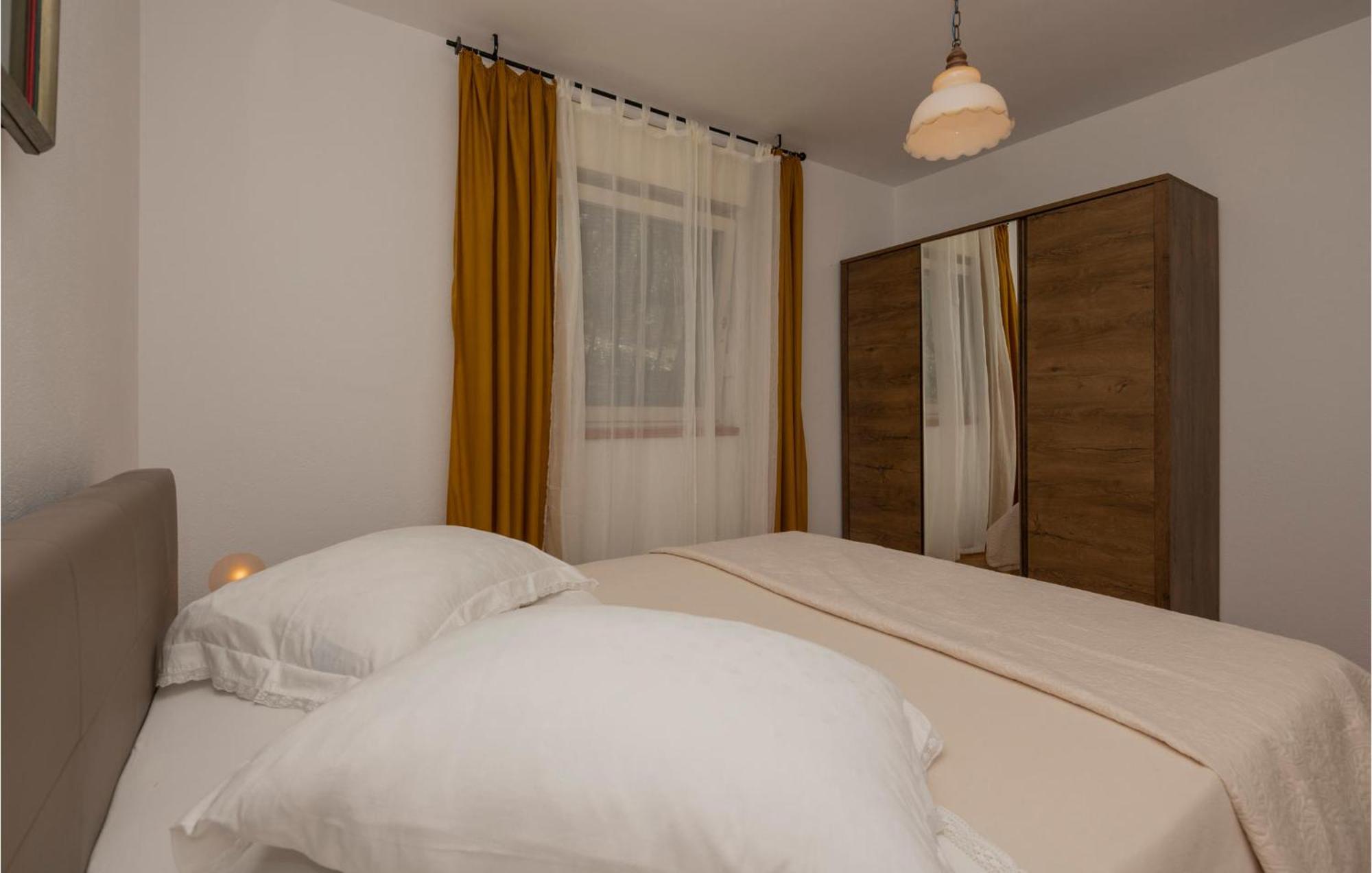 Nice Apartment In Tucepi With Wifi Kültér fotó