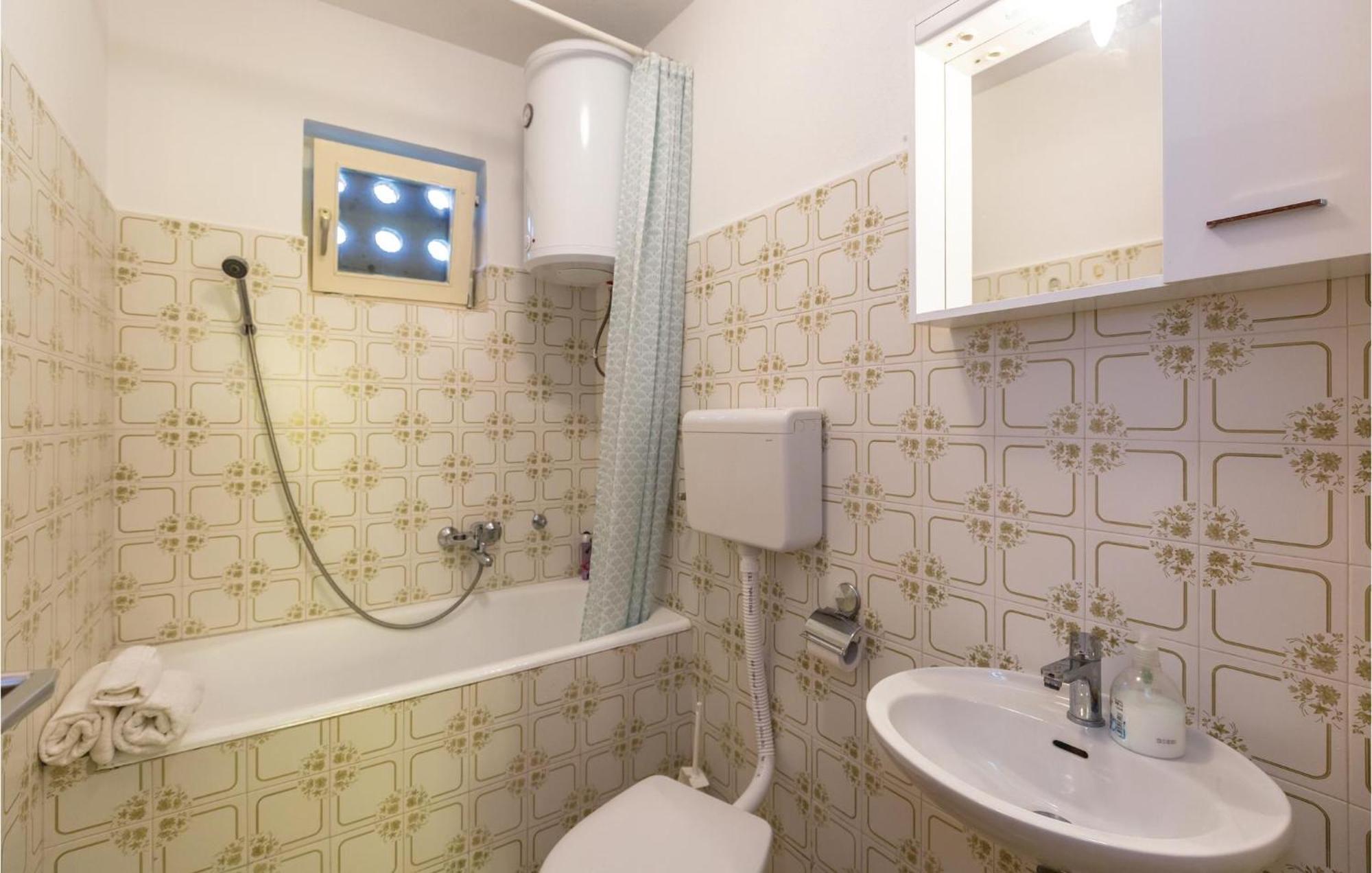 Nice Apartment In Tucepi With Wifi Kültér fotó