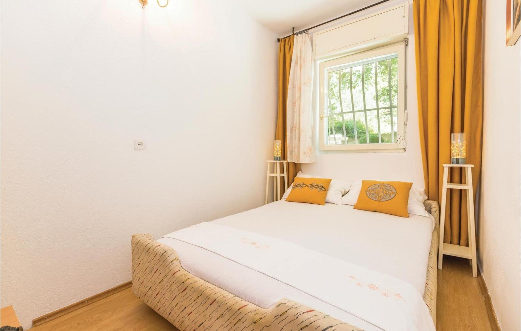 Nice Apartment In Tucepi With Wifi Kültér fotó