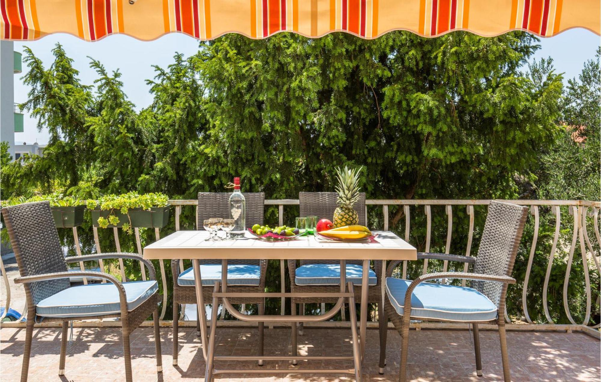 Nice Apartment In Tucepi With Wifi Kültér fotó